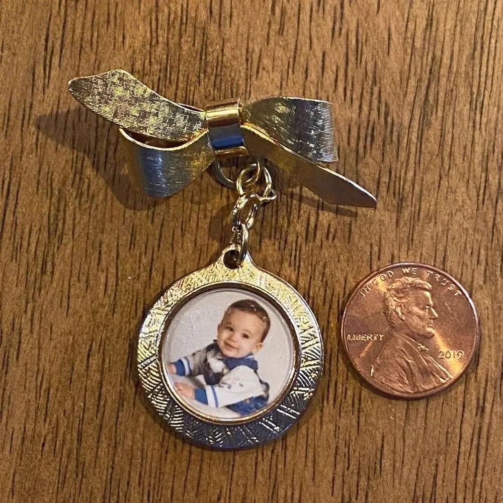 Vintage Gold Tone Bow Dangle Family Picture Brooch Goldtone Jewelry 2”